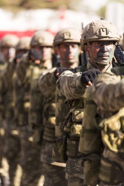 Türk askerleri askeri yürüyüş