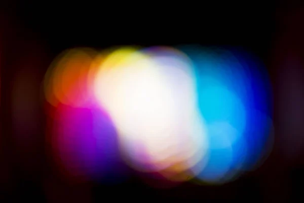 Luci colorate bokeh su uno sfondo nero. — Foto Stock