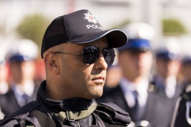 Polis adam Cumhuriyeti Türkiye günü portresi.