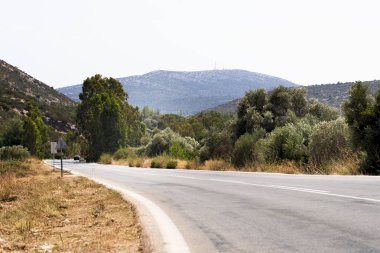Tek bir düz çizgi ile yol ve fotoğraf manipülasyonu için kesik çizgi