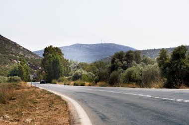 Tek bir düz çizgi ile yol ve fotoğraf manipülasyonu için kesik çizgi