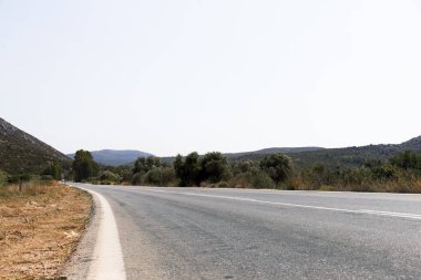 Tek bir düz çizgi ile yol ve fotoğraf manipülasyonu için kesik çizgi