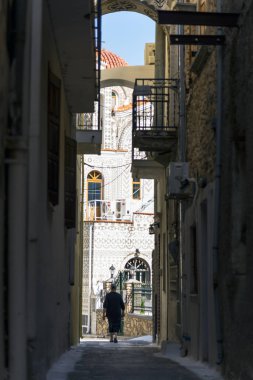 Pyrgi Chios Adası Geece 'den Pyrgi kilisesi manzaralı.