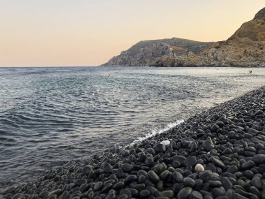 Yunanistan Chios Adası 'ndaki Mavra Volia Plajı.