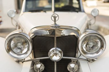 1936 model bir Mercedes 'in 500 bin dolarlık mirasının ön görüntüsü..