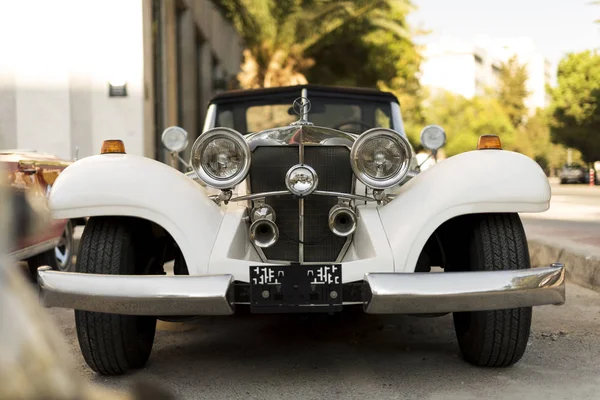 1936 model bir Mercedes 'in 500 bin dolarlık mirasının ön görüntüsü..