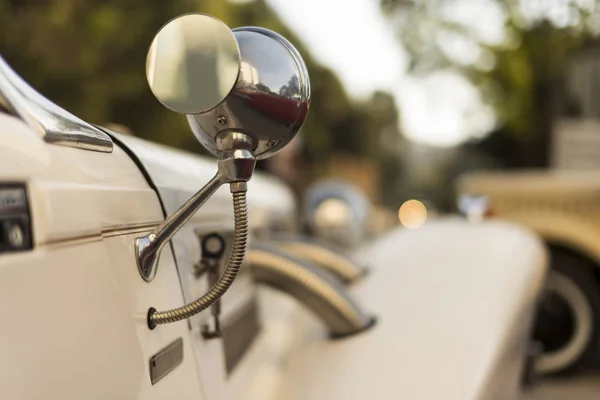 Spegel detalj av en 1936 Mercedes 500k kulturarv. — Stockfoto