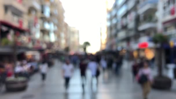 Sokaktaki Insanları Kameraya Doğru Yürürken Defocused Görüntüleri — Stok video