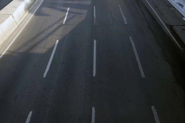 Camino vacío con 4 carriles . — Foto de Stock