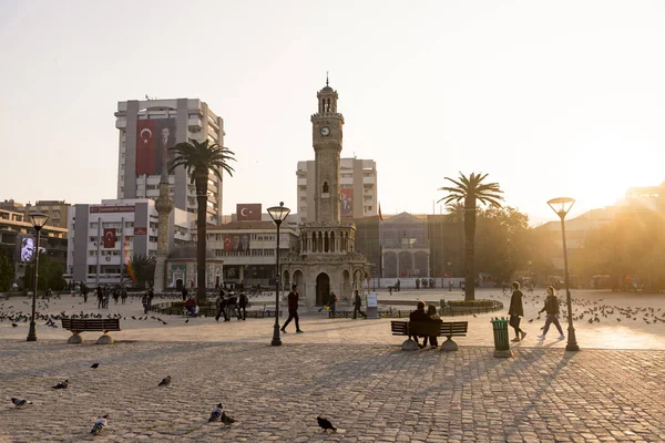 Clock tower and some people at Konak Square Izmir Turkey and in — Stock Photo, Image