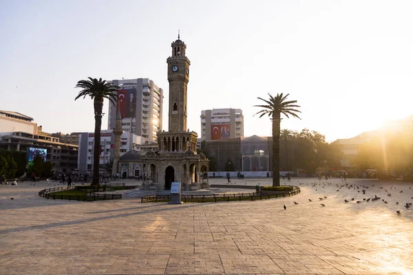 Clock tower and some people at Konak Square Izmir Turkey and in — Stock Photo, Image