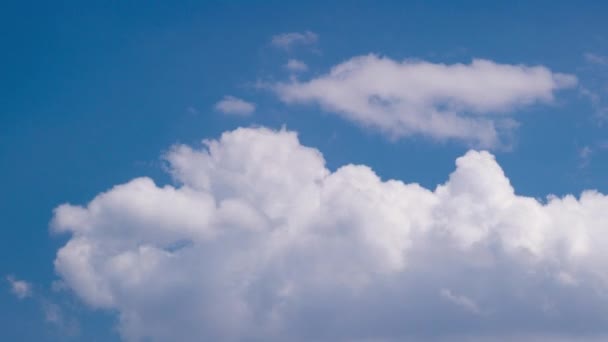 Fumo Branco Como Nuvens Lapso Tempo Filmagens Céu Azul — Vídeo de Stock