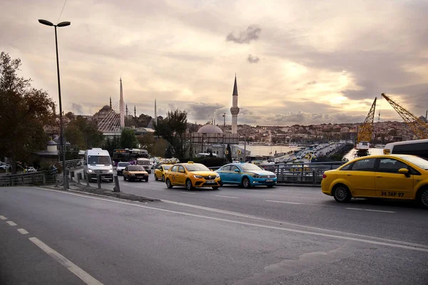 Landschaft von Istanbul Truthahn. Eminonu-Brücke eingeschlossen. — Stockfoto