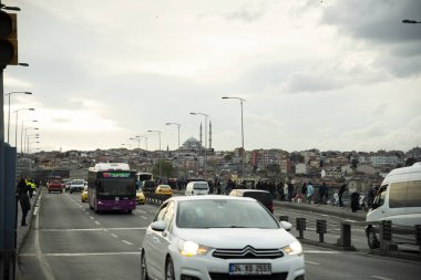 İstanbul Türkiye'den manzara. Eminönü köprüsü dahil.