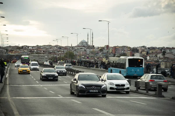 Landskap från Istanbul Turkiet. Eminönü bro ingår. — Stockfoto