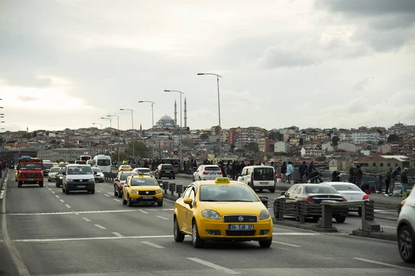 Landscape from Istanbul Turkey. Eminonu bridge included. — Stock Photo, Image