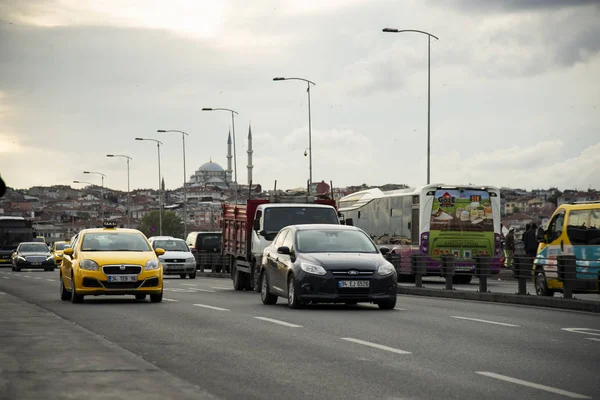 Landschaft von Istanbul Truthahn. Eminonu-Brücke eingeschlossen. — Stockfoto