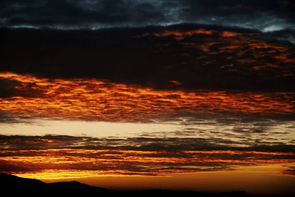 Хмарне небо на сході сонця . — стокове фото