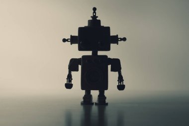 Gri arka planda sevimli bir robotun silüeti..