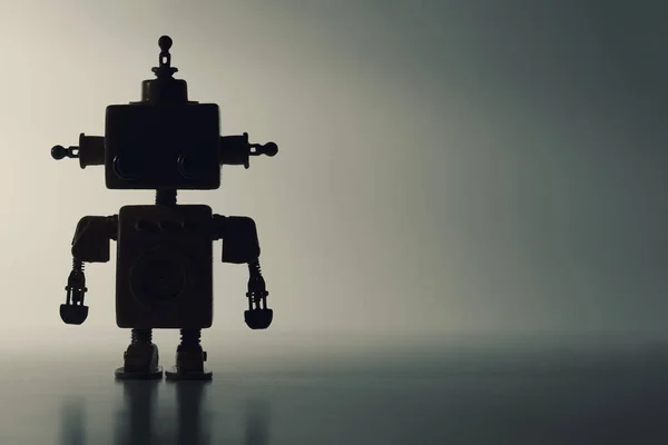 Silhouette d'un robot mignon sur fond blanc . — Photo