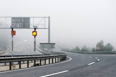 Otobanda sabah sisle yol bükülüyor..