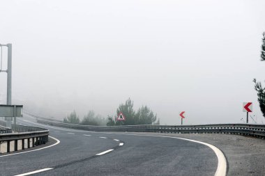 Otobanda sabah sisle yol bükülüyor..