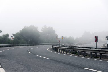 Otobanda sabah sisle yol bükülüyor..