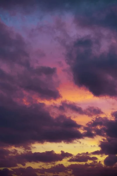 Cloudy sky on sunset with blue and yellow colors. — Stock Photo, Image