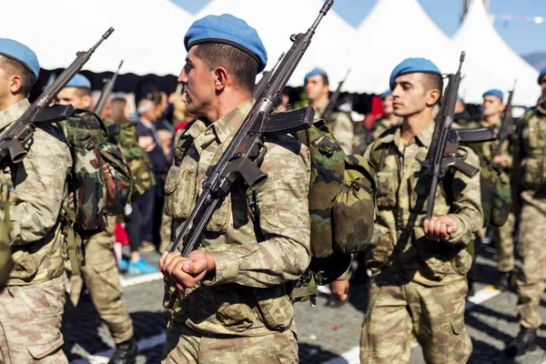 Török Commandos gyaloglás a katonai lépés. — Stock Fotó
