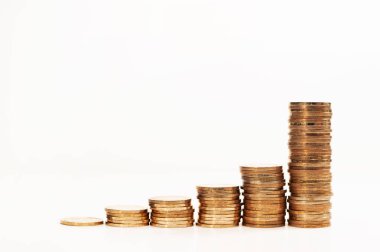 Beyaz arkaplanda bozuk para grafiği.