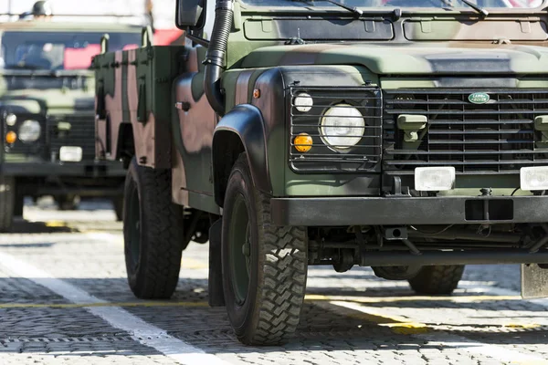 Front view of a Land Rover brand military Suv on a cobble stone — Stock Photo, Image