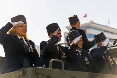 Üç gazi bir çerçevede selam