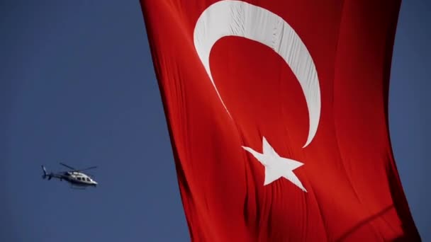 Golvende Enorme Turkse Vlag Achtergrond — Stockvideo