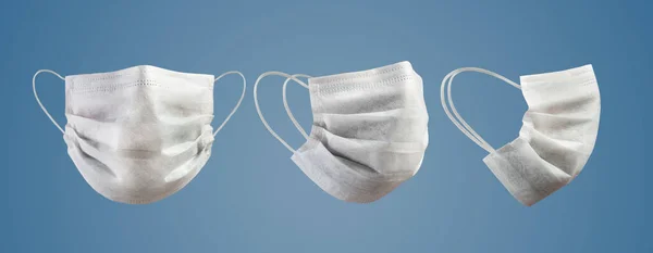 Mavi arka planda üç ayrı yüz maskesi.