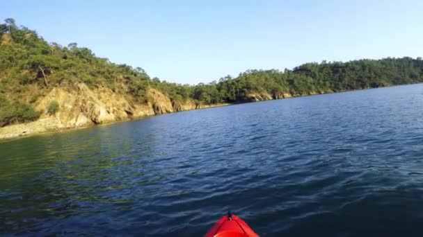 Вид Первого Лица Каноэ Верхом Лодке Морю Днем Пляже Гунлуклу — стоковое видео