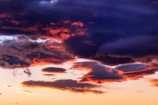 Cielo Nuvoloso Lunatico Con Bellissimi Colori Del Mattino Presto Prima — Foto Stock