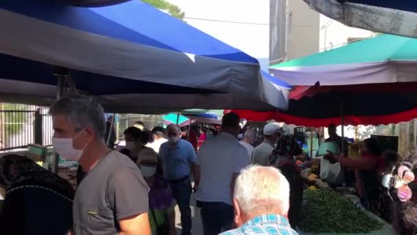 Zmir Türkiye Haziran 2020 Coronavirus Günlerinde Sokak Pazarında Insanların Arasında — Stok video
