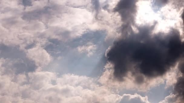 Molnlandskap Tid Förfaller Med Solstrålar — Stockvideo