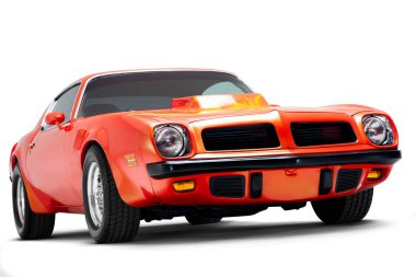 İzmir, Türkiye - 11 Temmuz 2020: Bir stüdyo çekiminde 1974 Pontiac Brand Trans 'ın ön görüntüsü.