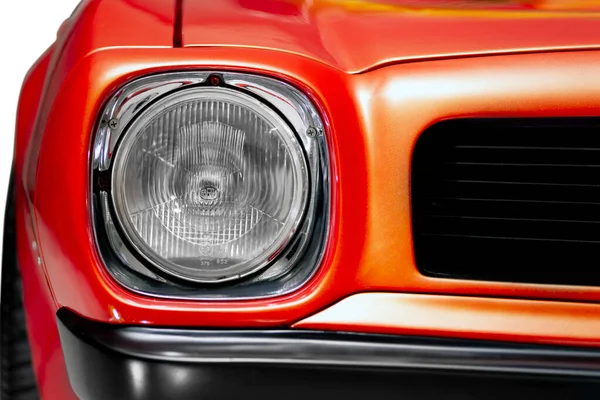 İzmir, Türkiye - 11 Temmuz 2020: Turuncu renkli 1974 Pontiac Firebird 'ün fenerinin yakın çekimi.