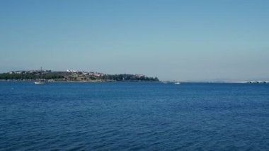 Cunda Adası ve Cunda Adası 'na bağlı olan köprü. Balikesir Türkiye.