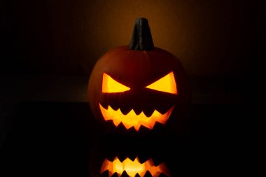 Fener Jack, siyah bir arkaplanda izole edildi..