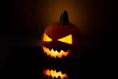 Fener Jack, siyah bir arkaplanda izole edildi..