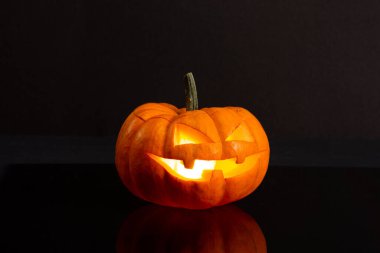 Fener Jack, siyah bir arkaplanda izole edildi..