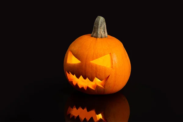 Jack Lantern Geïsoleerd Een Zwarte Achtergrond Met Licht Binnenin — Stockfoto