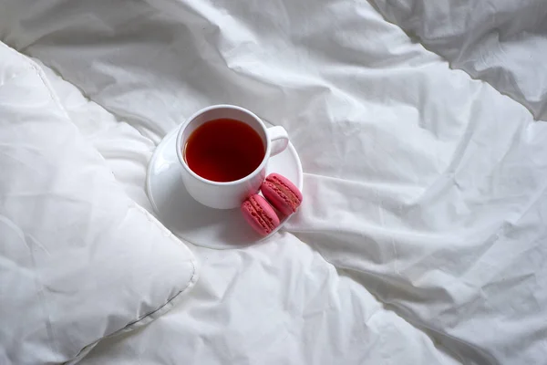 Une Tasse Thé Avec Une Soucoupe Sur Une Couverture Douce — Photo