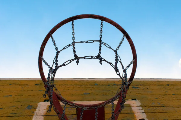 Металева Мережа Старому Баскетбольному Кільці — стокове фото
