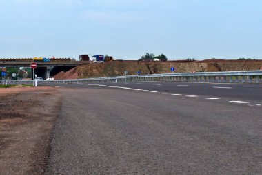 Yol onarımı ve üst geçitli inşaat