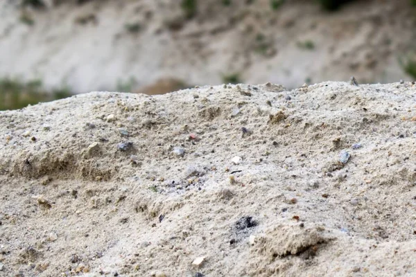 Heuvel Van Rivier Zand Een Wazige Achtergrond — Stockfoto