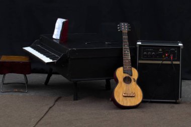 Gezgin müzisyenlerin oyuncak müzik aletleri